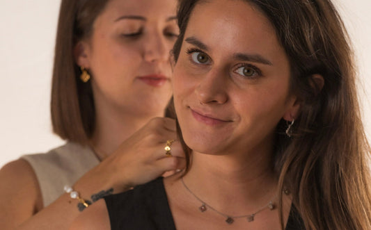 Tendencias en Joyería Otoño‑Invierno 2025: ¿Qué se lleva este año?